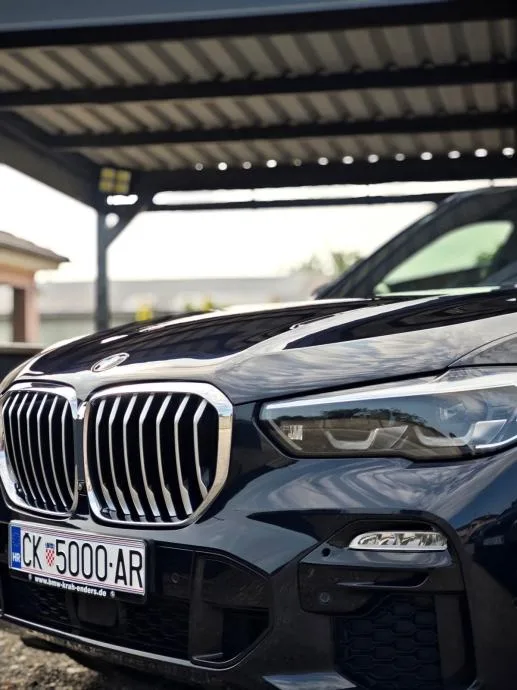 BMW X5 xDrive45e — fotografija 1