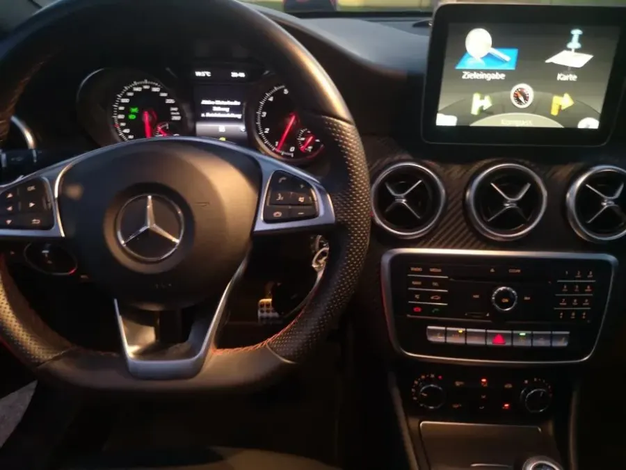 Mercedes-Benz A 180 AMG Full oprema — fotografija 19