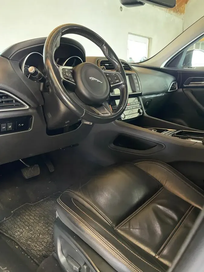 Jaguar F-Pace 2.0d — fotografija 5